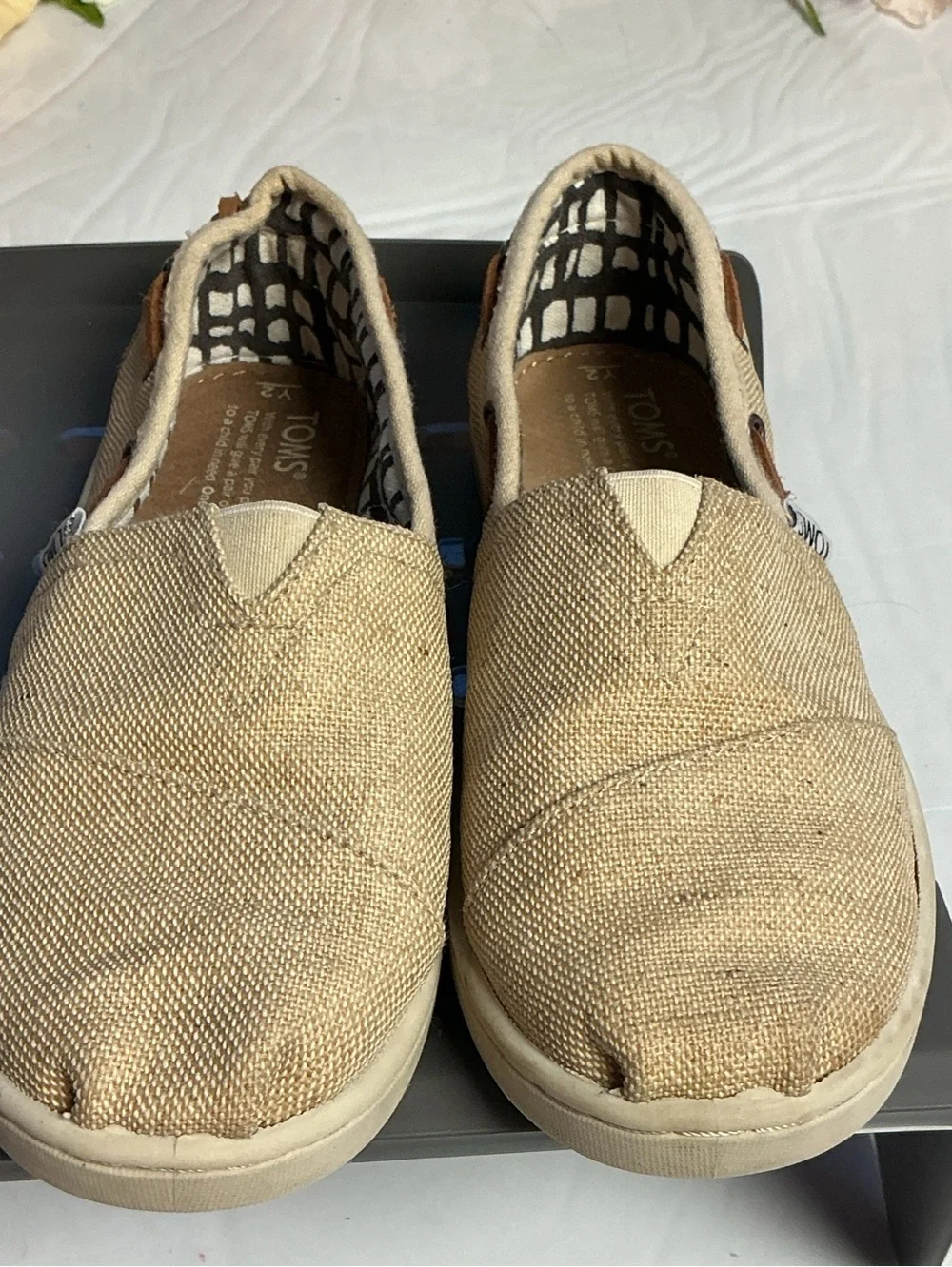 TOMS Youth Size 2 Classic Slip On Shoes Beige Canvas Boat Shoe One for One